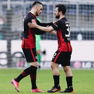 Filip Kostic und Amin Younes