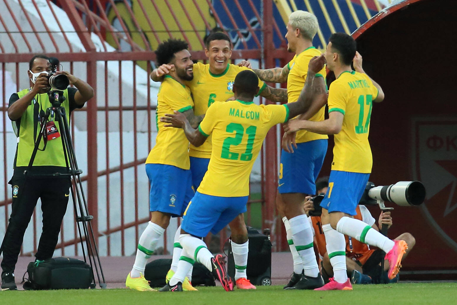 Die Brasilianer Claudinho (l.) und Malcom reisen von der Nationalmannschaft ab, ihnen droht eine Sperre