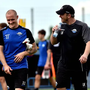 Paderborn-Coach Lukas Kwasniok (r.) hält viel von seinem Stürmer Sven Michel