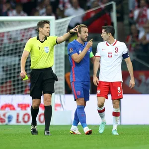 Bei der WM-Quali trafen die Stürmer-Stars Robert Lewandowski (r.) und Harry Kane aufeinander