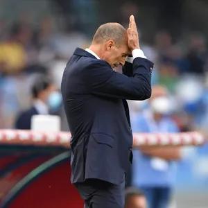 Trainer Massimiliano Allegri kann es nicht fassen: Juve verliert gegen Neapel 1:2