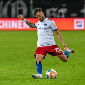 Tim Leibold hat in der Zweiten Liga die meisten Ballkontakte. Das wird Werder Bremen nicht gefallen.