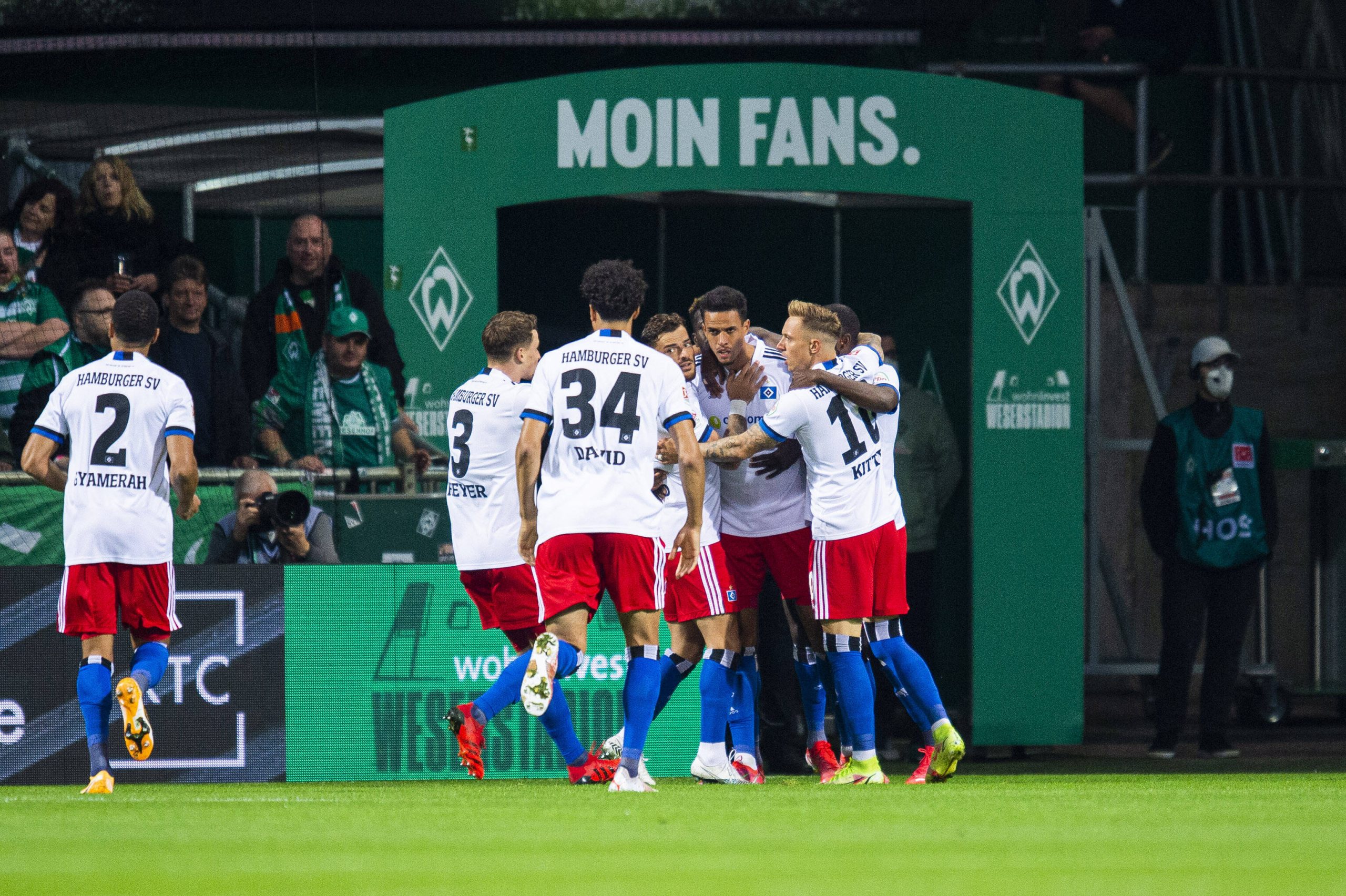 HSV gewinnt in Bremen