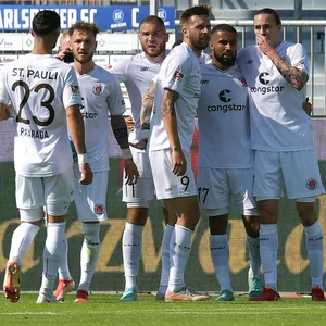Die Spieler des FC St. Pauli jubeln