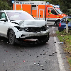Beim Abbiegen übersah eine 78-jährige einen entgegenkommenden Wagen und verursachte so den Unfall.