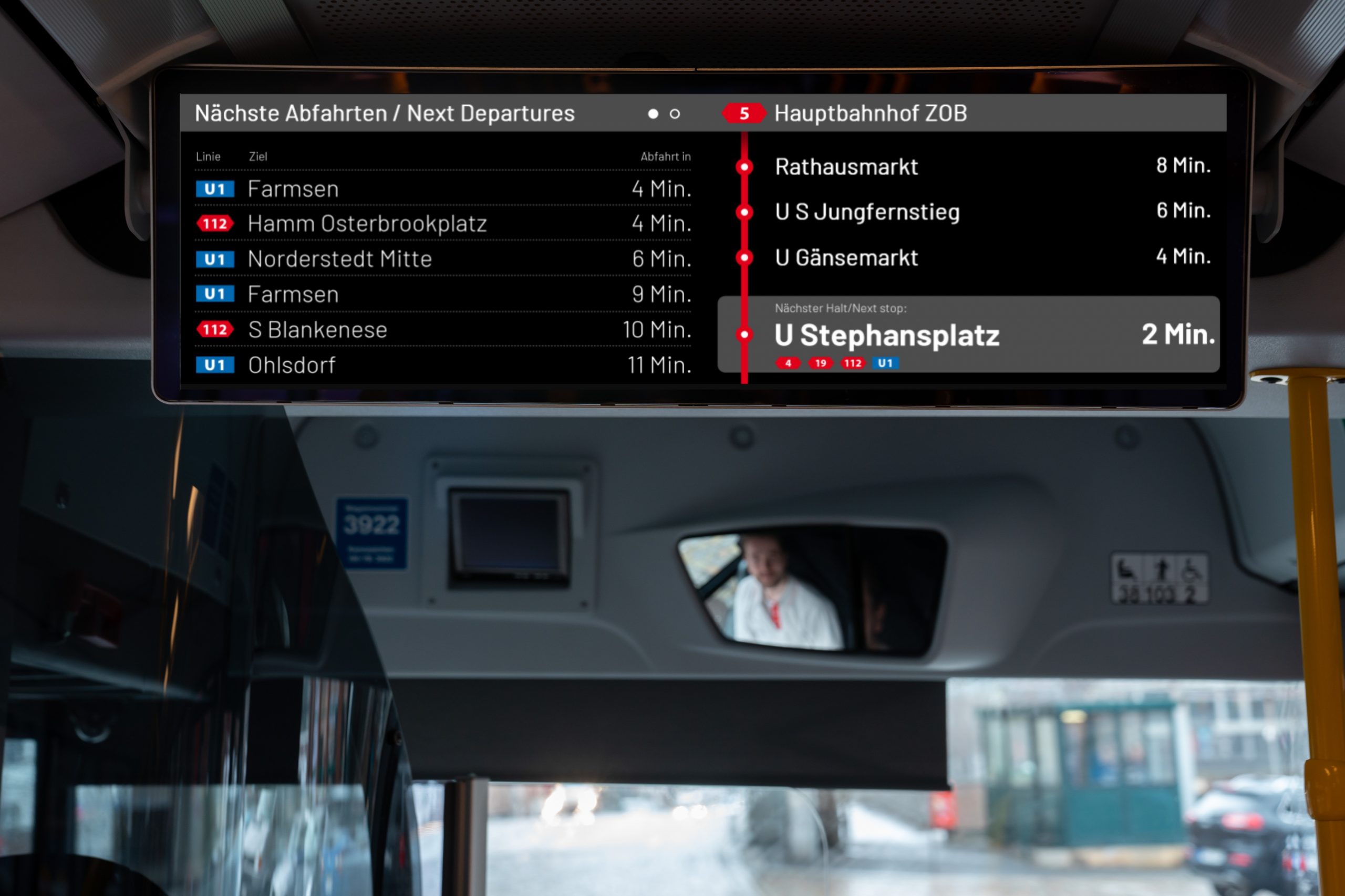 Auf den Doppel-Monitoren in den Bussen gibt es jetzt Informationen zu den nächsten Verbindungen.