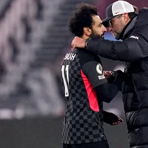 Liverpools Trainer Jürgen Klopp und sein Star Mo Salah