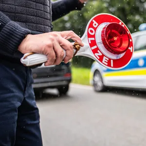 Polizei stoppt Autofahrer