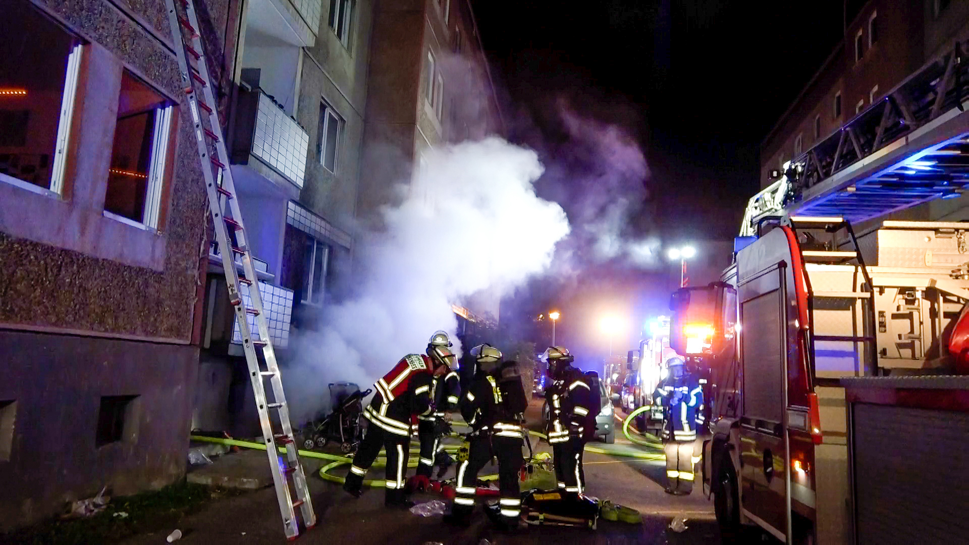 Brand Magdeburg Feuerwehr Gaffer