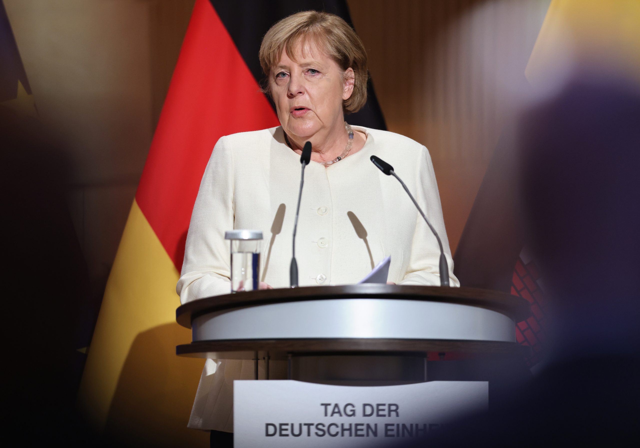 Zum Tag der Deutschen Einheit warnte Bundeskanzlerin Angela Merkel (CDU) vor zunehmender Gewalt in Deutschland.