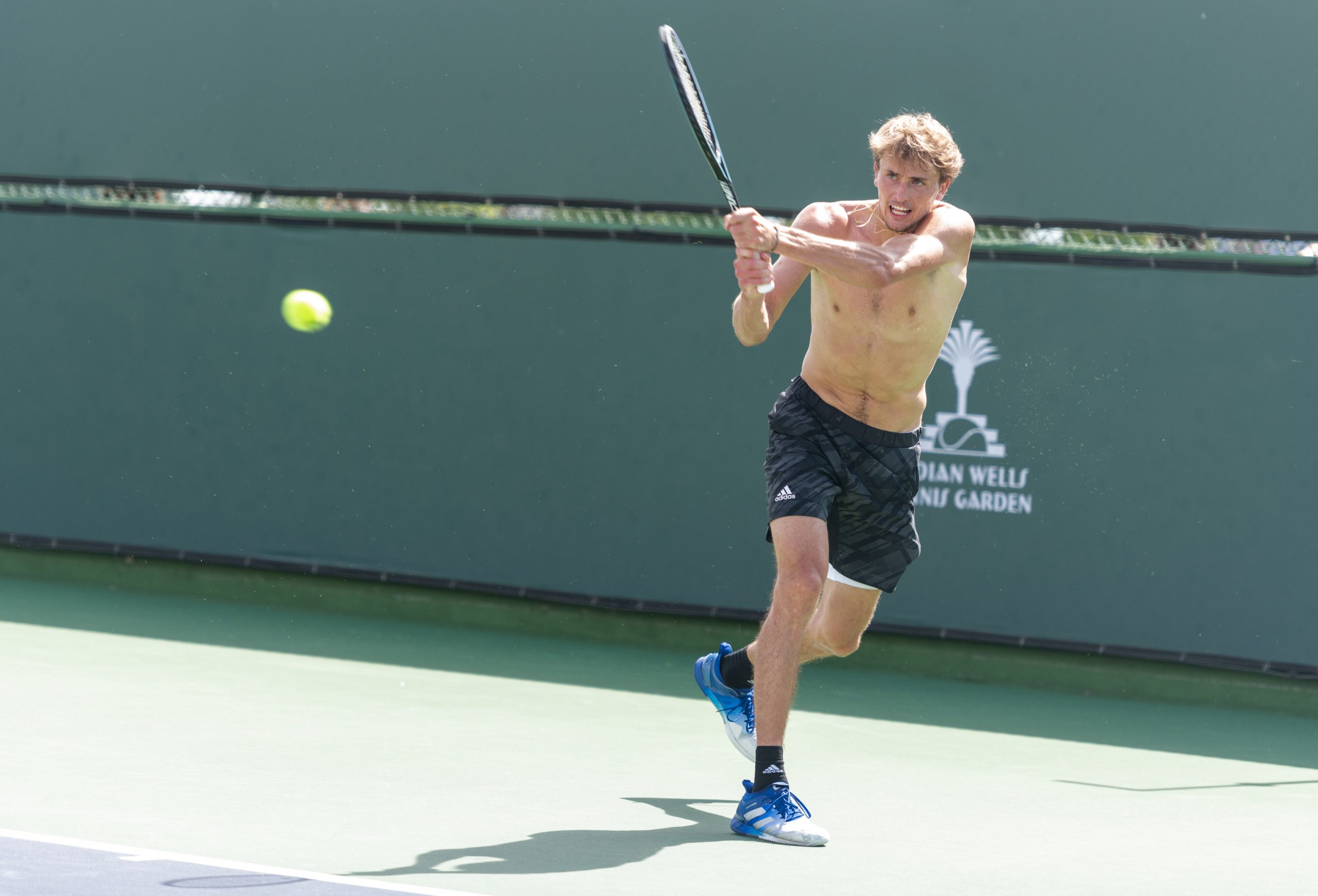Alexander Zverev beim Tennis spielen