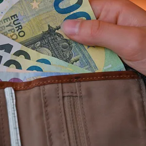 Geld in einem Geldbeutel