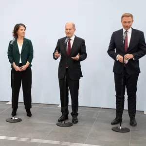 Robert Habeck (v.l.) und Annalena Baerbock (Grüne) neben Olaf Scholz (SPD) und Christian Lindner (FDP):