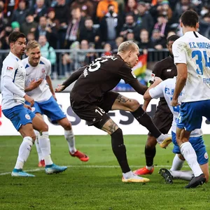 Simon Makienok trifft für den FC St. Pauli