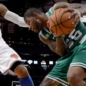 Ex-NBA-Star Terrence Williams verteidigt den Ball
