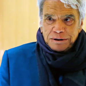 Der frühere Chef von Olympique Marseille Bernard Tapie ist nach schwerer Krankheit gestorben.