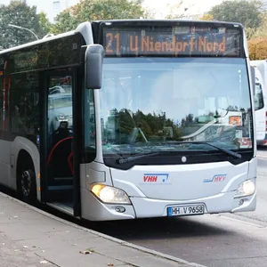 In einem Bus der Linie 21 soll es zu der Auseinandersetzung gekommen sein.