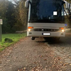Reisebus auf drei Rädern