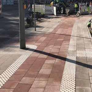 An der Tonndorfer Hauptstraße gibt es kaum ein Durchkommen für Fußgänger:innen.