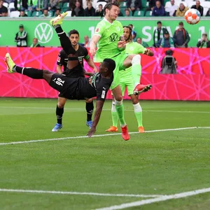 Breel Embolo bringt Gladbach per Fallrückzieher in Führung.