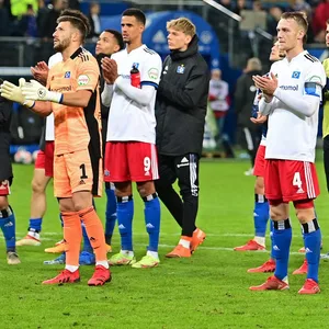 Tim Walter sucht beim HSV noch nach der idealen Startelf.