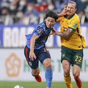 Jackson Irvine (r.) verlor mit Australien in der WM-Qualifikation 1:2 bei Gastgeber Japan.