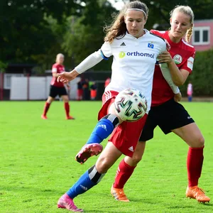 Larissa Mühlhaus (l.) ist mit vier Treffern die erfolgreichste HSV-Torschützin.