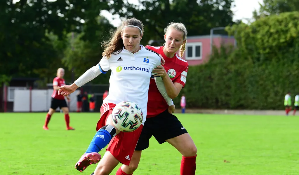 Larissa Mühlhaus (l.) ist mit vier Treffern die erfolgreichste HSV-Torschützin.