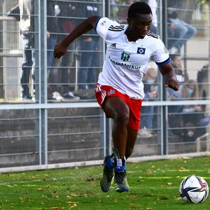 Dennis Duah im Trikot des HSV