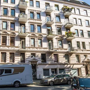 Das weiße Gebäude in der Zeughausstraße 42-44 soll abgerissen werden.