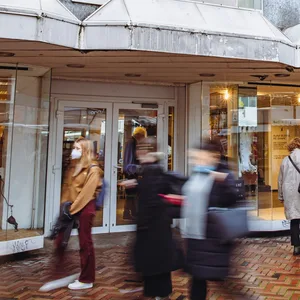 In der Neuen Großen Bergstraße soll in zwei Jahren ein Holzbau mit viergeschossigem Bürogebäude als Co-Working-Space entstehen.