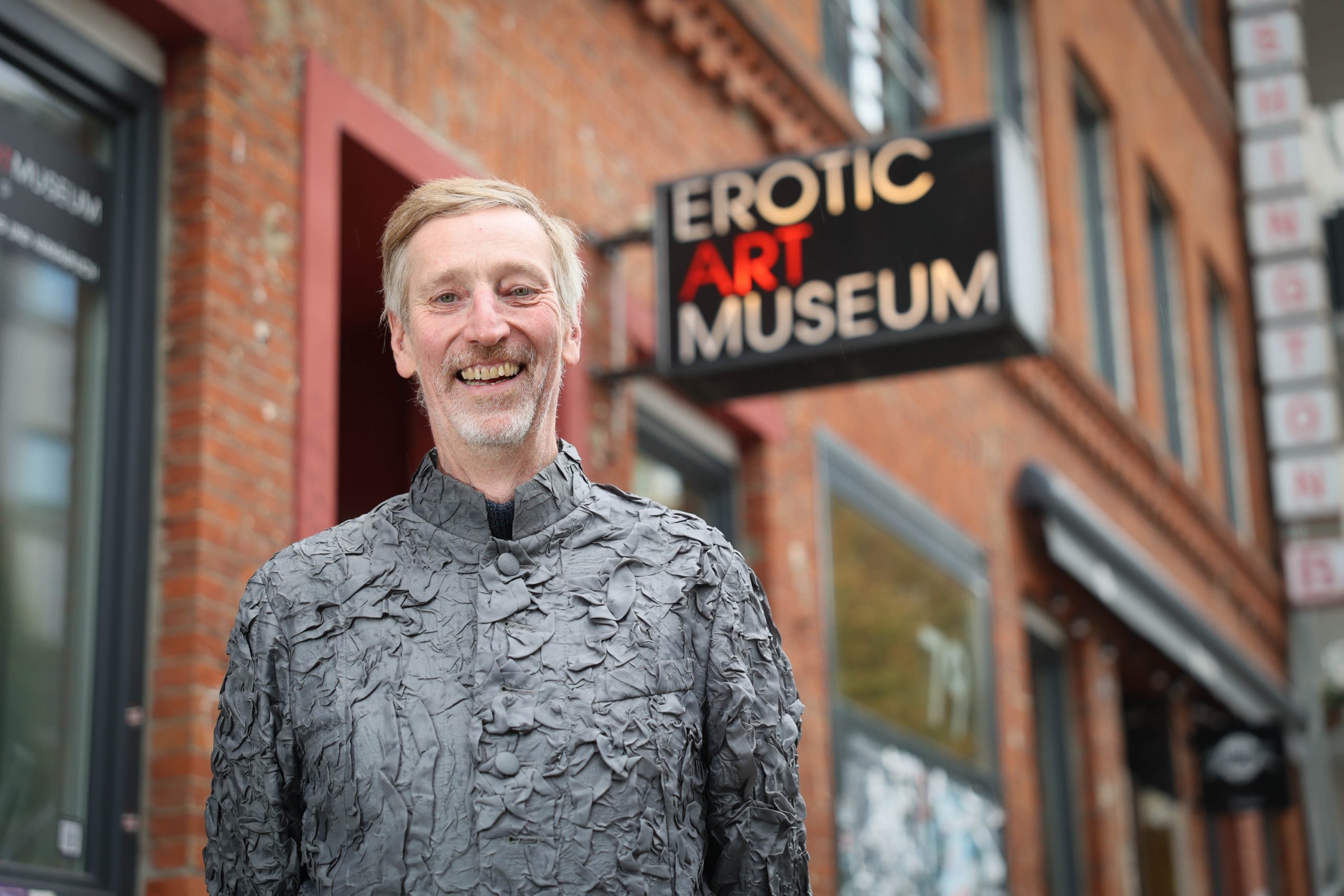 Ekkehart Opitz, Leiter des Erotic Art Museum auf St. Pauli freut sich über die unendlichen Möglichkeiten der neuen Ausstellung.