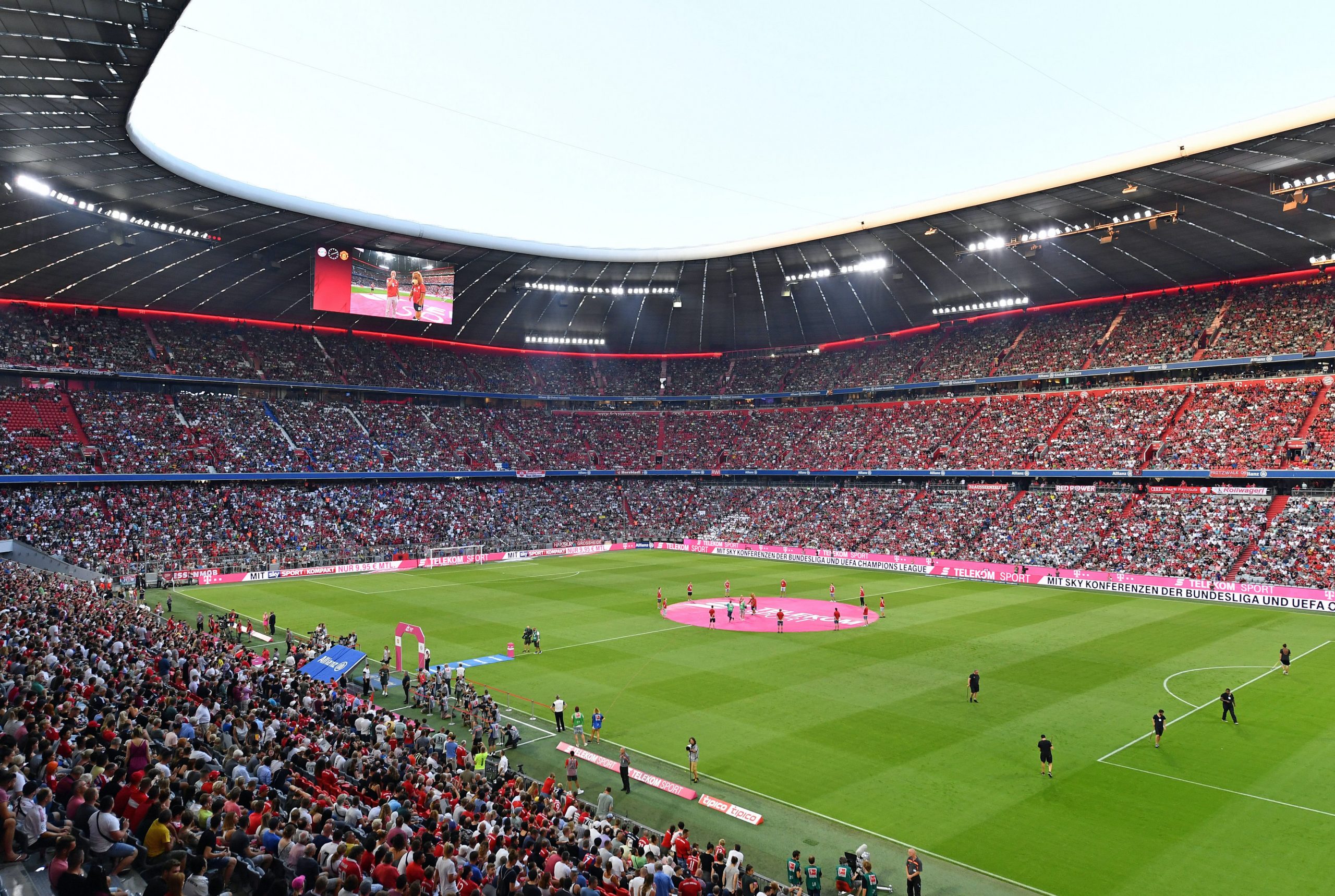 Allianz Arena mit Fans