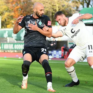 St. Paulis Maximilian Dittgen gegen Bremens Ömer Toprak
