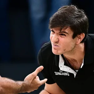 Pedro Calles (r.) im Gespräch mit Jabril Durham.