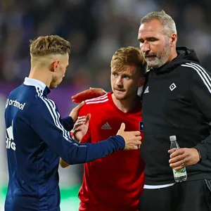 Tommy Doyle mit Sonny Kittel und Trainer Tim Walter