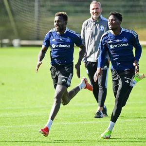 Jatta gewinnt das Speed-Duell gegen Alidou. Trainer Walter gefällt es.