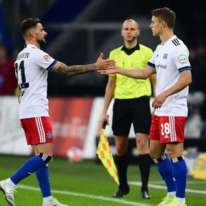 Die HSV-Profis Tim Leibold (l.) und Miro Muheim