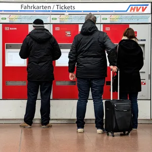 Ab Januar könnten die Fahrkarten im HVV erneut ansteigen. (Symbolbild)