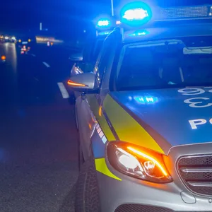 Polizeieinsatz auf der Autobahn (Symbolfoto).