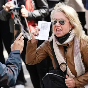 Vielerorts in Italien gab es wütende Proteste gegen den „Green Pass“.