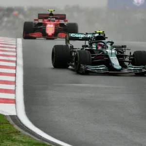 Sebastian Vettel vor Carlos Sainz