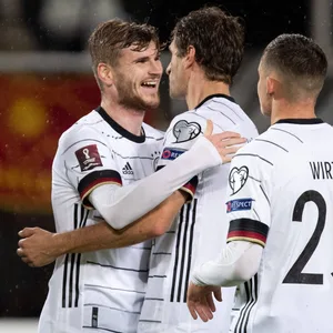 Timo Werner feiert eines seiner Tore in Skopje.