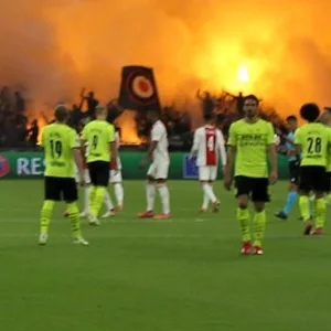 Pyro-Show bei Ajax Amsterdam gegen Borussia Dortmund