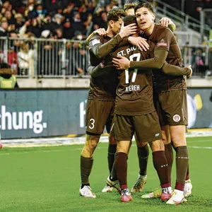 Mannschaft FC St. Pauli um Daniel-Kofi Kyereh