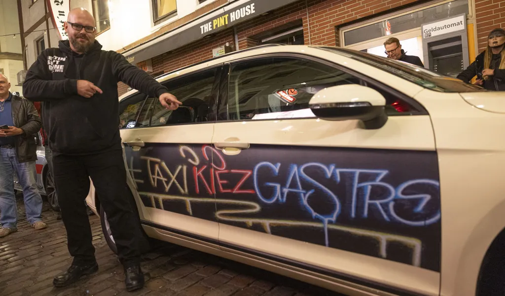 Henrik Moss bei der letzten Taxi-Demo. Die Pandemie hat die Kiez-Akteure enger zusammengeschweißt.