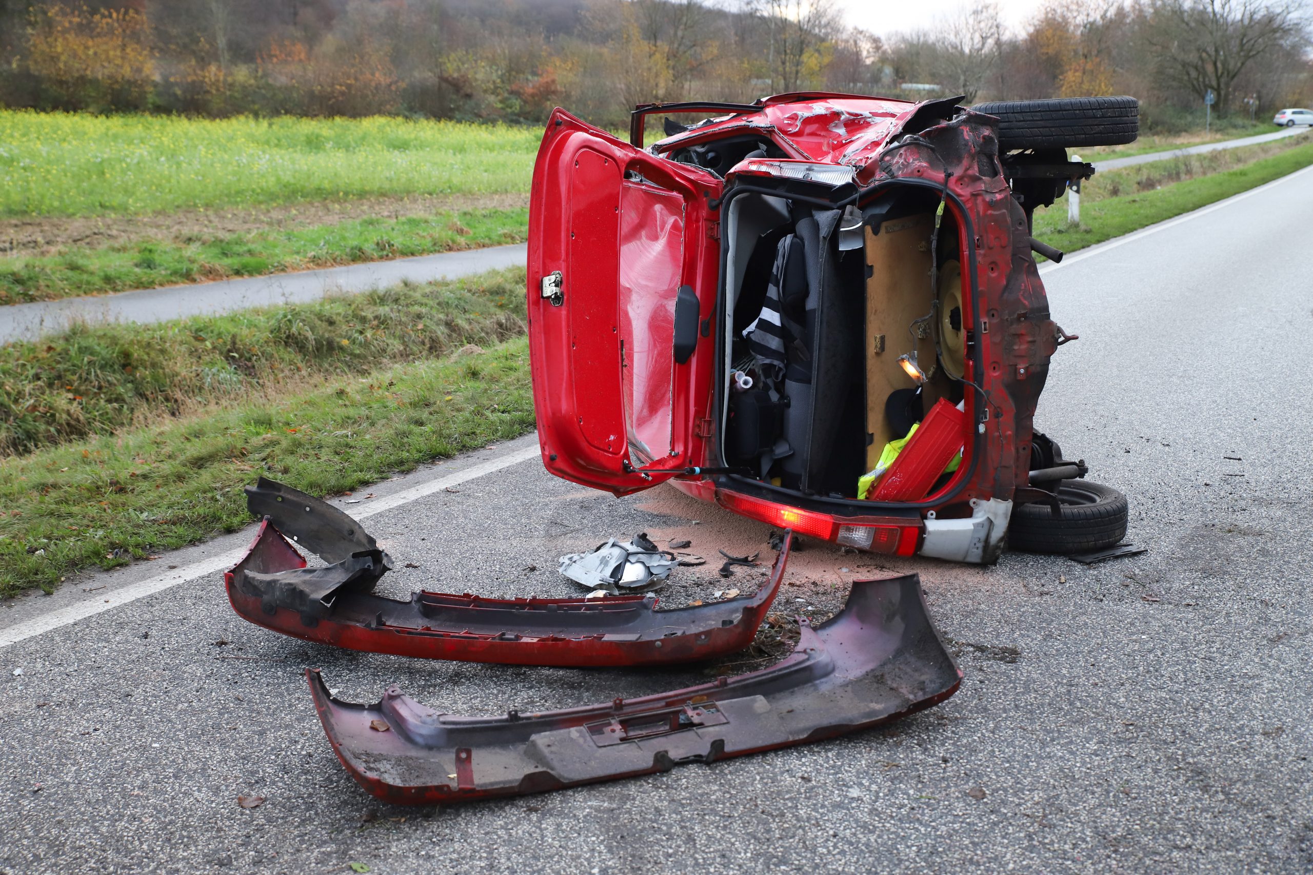 Ein schwerer Verkehrsunfall mit drei Verletzten hat sich am Dienstagnachmittag im Kreis Rendsburg- Eckernförde ereignet.