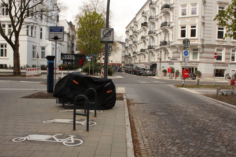 In der Hartungstraße in Eimsbüttel gibt es schon Parkplätze speziell für Lastenräder.