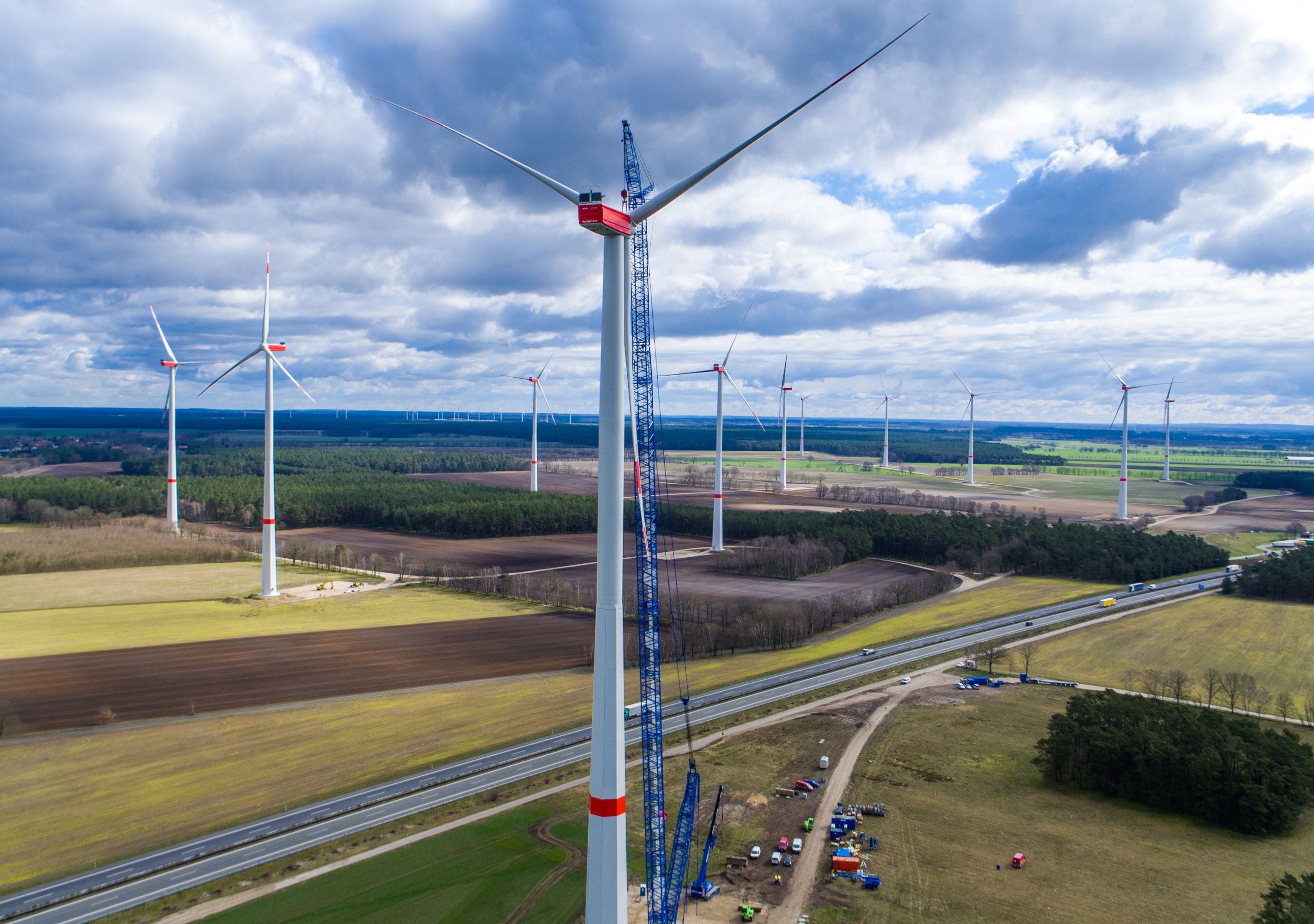 Ein Windpark bei Schwerin.