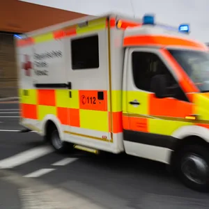 Bei dem Unfall starben zwei Menschen, fünf wurden verletzt.
